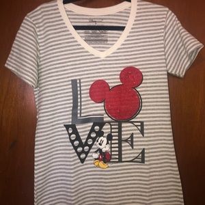 🌻 2 for $20 🌻 Disney Mickey Mouse Love T-shirt